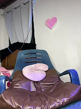 Snapshot of Leo_bunny_hot chatting on July 9, 5:41 am Leo bunny hot online show from July 9, 5:41 am