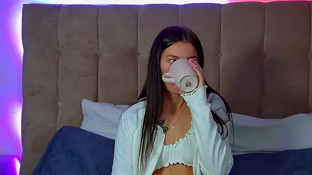 AlexandraBloom online show from September 25, 6:25 pm