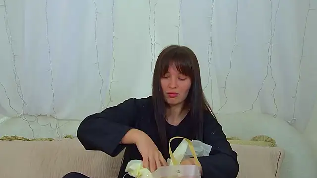 AlexandraBloom online show from March 4, 6:15 pm