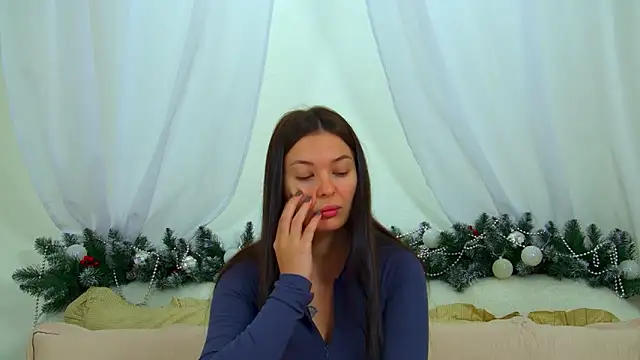 AlexandraBloom online show from December 17, 6:24 pm