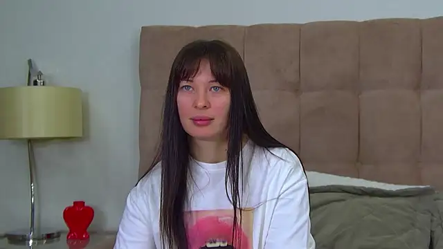 AlexandraBloom online show from February 23, 6:30 pm