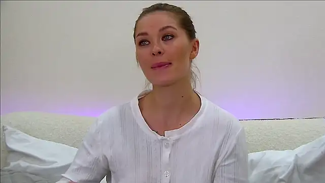 AlexandraBloom online show from October 1, 7:51 pm