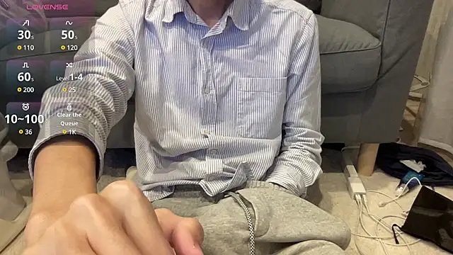 Snapshot of kimkim123123 chatting on February 13, 1:37 pm kimkim123123 online show from February 13, 1:37 pm