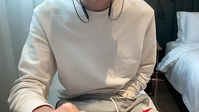 Snapshot of kimkim123123 chatting on February 10, 7:15 am kimkim123123 online show from February 10, 7:15 am