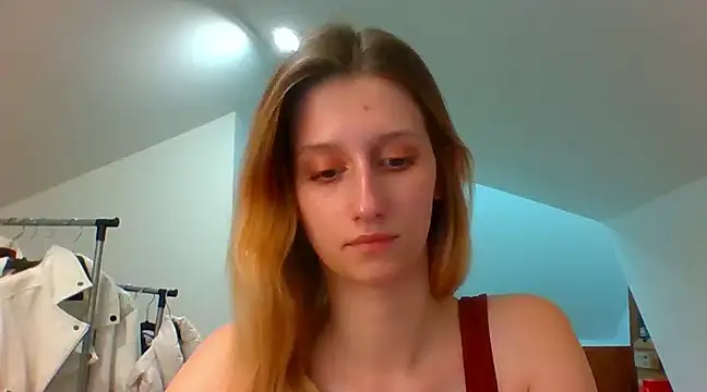 Snapshot of LUNA_delight chatting on December 6, 5:49 pm LUNA delight online show from December 6, 5:49 pm