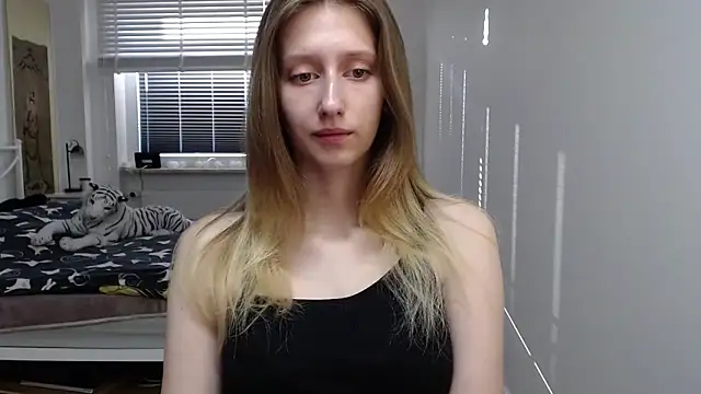 Snapshot of LUNA_delight chatting on September 10, 5:28 am LUNA delight online show from September 10, 5:28 am