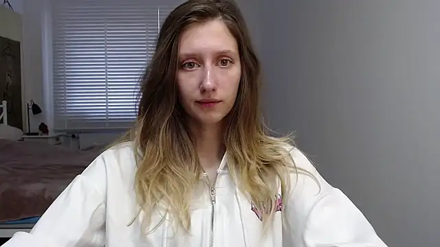 Snapshot of LUNA_delight chatting on October 6, 5:30 am LUNA delight online show from October 6, 5:30 am