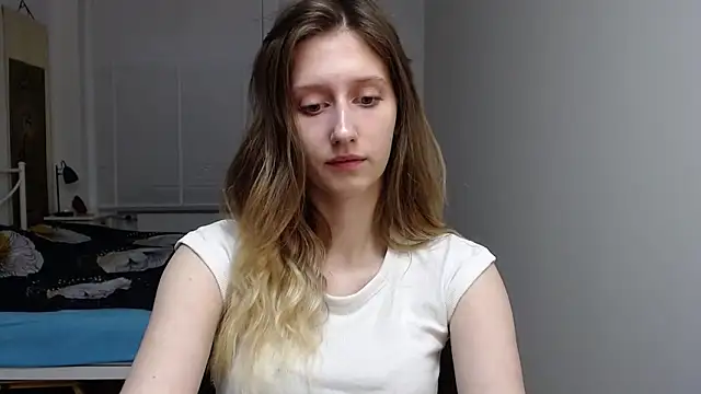 Snapshot of LUNA_delight chatting on October 9, 5:30 am LUNA delight online show from October 9, 5:30 am