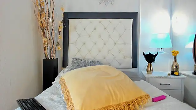 GaleHodge online show from November 29, 1:11 pm