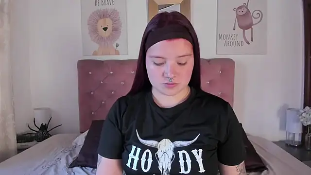 Snapshot of CelessteRedds chatting on November 11, 11:27 am CelessteRedds online show from November 11, 11:27 am