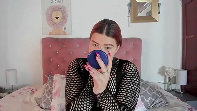 Snapshot of CelessteRedds chatting on September 13, 11:43 am CelessteRedds online show from September 13, 11:43 am