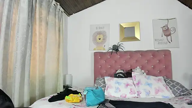 Snapshot of CelessteRedds chatting on October 24, 11:20 am CelessteRedds online show from October 24, 11:20 am