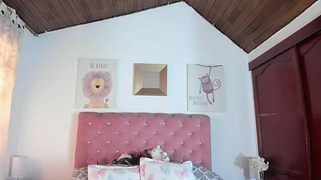 Snapshot of CelessteRedds chatting on October 27, 2:51 pm CelessteRedds online show from October 27, 2:51 pm