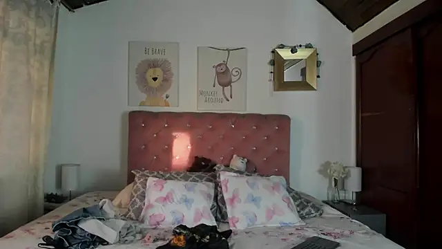 Snapshot of CelessteRedds chatting on September 16, 11:22 am CelessteRedds online show from September 16, 11:22 am