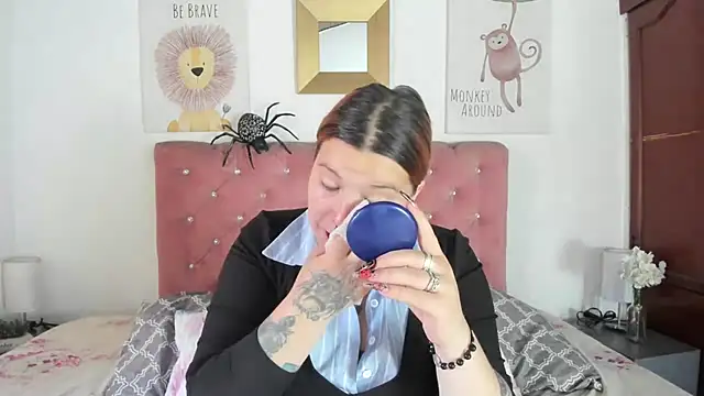 Snapshot of CelessteRedds chatting on October 25, 11:31 am CelessteRedds online show from October 25, 11:31 am