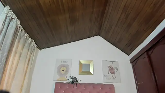 Snapshot of CelessteRedds chatting on October 31, 11:40 am CelessteRedds online show from October 31, 11:40 am