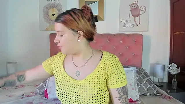 Snapshot of CelessteRedds chatting on October 22, 11:42 am CelessteRedds online show from October 22, 11:42 am