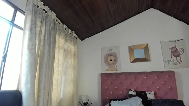 Snapshot of CelessteRedds chatting on November 10, 11:37 am CelessteRedds online show from November 10, 11:37 am