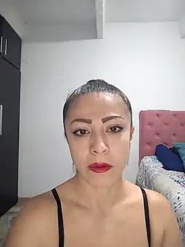 Snapshot of Venus-Wood chatting on February 3, 3:28 pm Venus-Wood online show from February 3, 3:28 pm