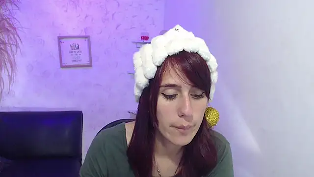 Snapshot of Melothompson chatting on December 19, 3:08 pm Melothompson online show from December 19, 3:08 pm