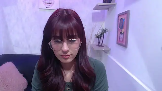 Snapshot of Melothompson chatting on December 9, 11:58 am Melothompson online show from December 9, 11:58 am