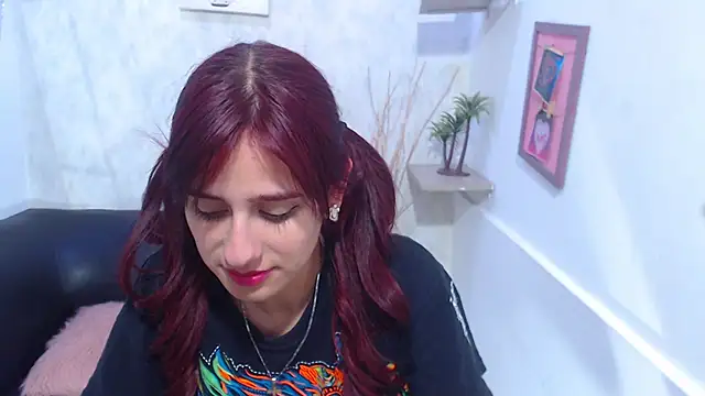 Snapshot of Melothompson chatting on December 11, 4:20 pm Melothompson online show from December 11, 4:20 pm