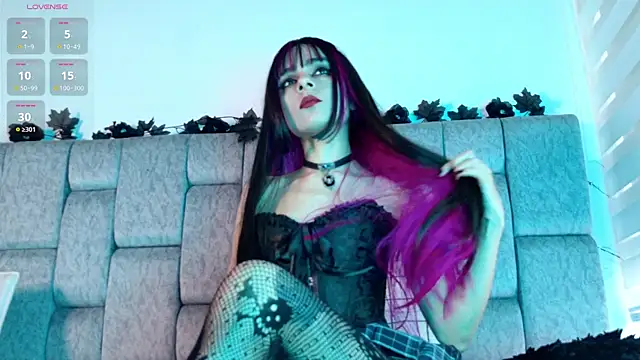 Snapshot of Alice_noir chatting on November 3, 6:22 pm Alice noir online show from November 3, 6:22 pm