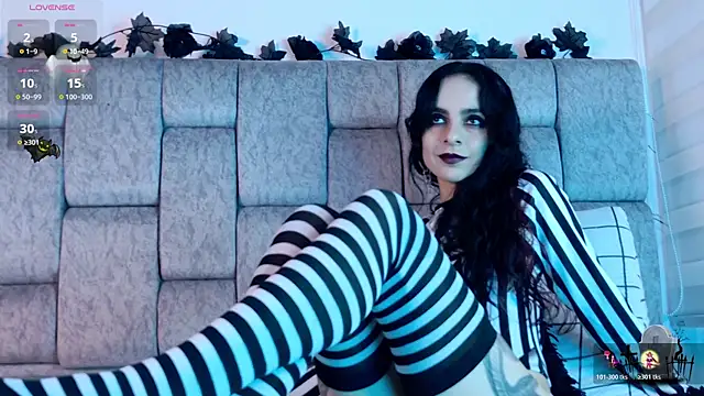 Snapshot of Alice_noir chatting on November 6, 10:25 pm Alice noir online show from November 6, 10:25 pm