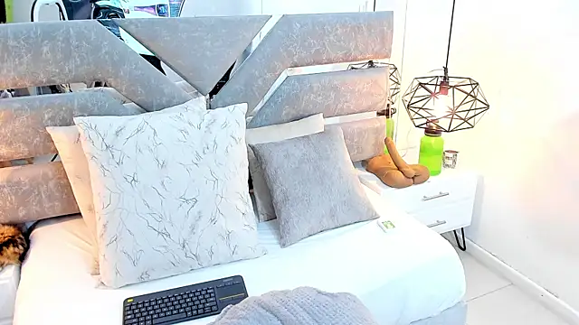 Snapshot of Slut_Milf_ chatting on July 17, 6:05 pm Slut Milf online show from July 17, 6:05 pm
