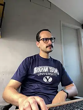 Snapshot of Superdad chatting on December 7, 4:31 pm Superdad online show from December 7, 4:31 pm