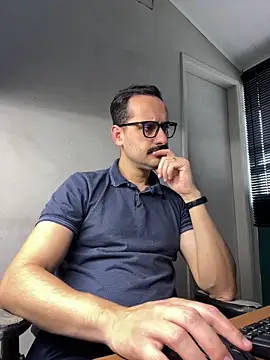 Snapshot of Superdad chatting on October 2, 11:35 am Superdad online show from October 2, 11:35 am