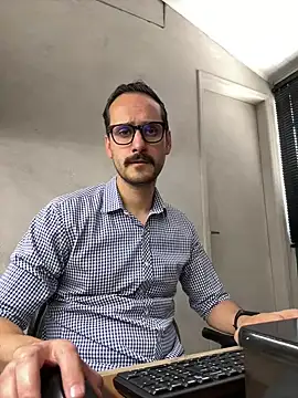 Snapshot of Superdad chatting on December 6, 1:49 pm Superdad online show from December 6, 1:49 pm