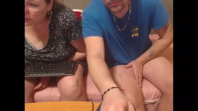 Snapshot of sweetcouplesweets chatting on March 9, 1:26 pm sweetcouplesweets online show from March 9, 1:26 pm