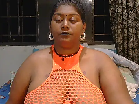 Snapshot of indiansuga chatting on February 24, 5:53 pm indiansuga online show from February 24, 5:53 pm