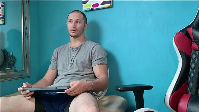 Snapshot of AxelFairchaild chatting on September 28, 1:29 pm AxelFairchaild online show from September 28, 1:29 pm