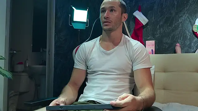 AxelFairchaild online show from December 5, 1:43 pm