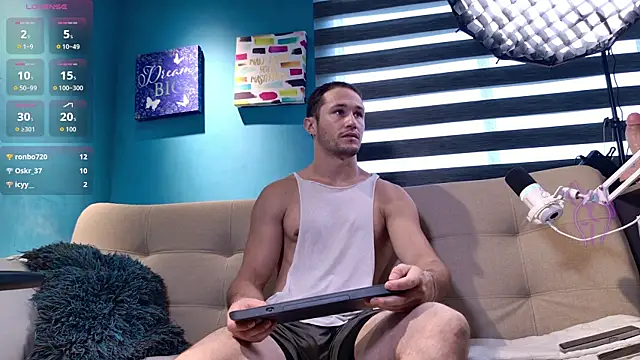 Snapshot of AxelFairchaild chatting on September 13, 1:11 pm AxelFairchaild online show from September 13, 1:11 pm