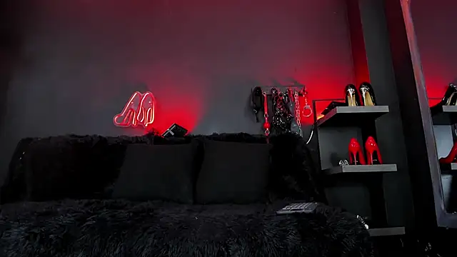 DelaneyStone online show from November 8, 9:07 pm