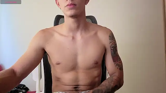 Cristopher23  online show from February 12, 9:36 pm