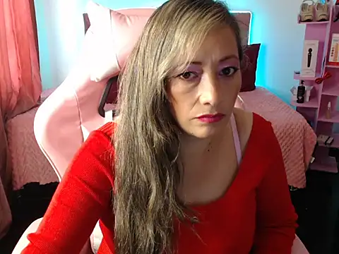 Snapshot of Melanyy_100 chatting on February 8, 8:53 pm Melanyy 100 online show from February 8, 8:53 pm