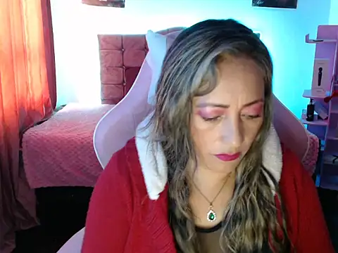 Snapshot of Melanyy_100 chatting on February 12, 7:13 pm Melanyy 100 online show from February 12, 7:13 pm