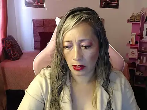 Snapshot of Melanyy_100 chatting on February 17, 7:12 pm Melanyy 100 online show from February 17, 7:12 pm
