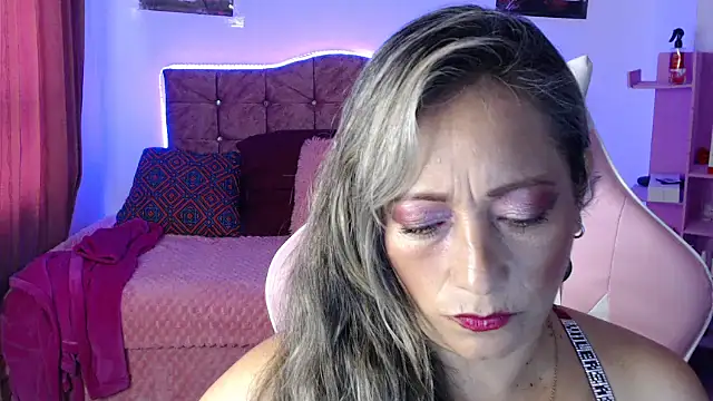 Snapshot of Melanyy_100 chatting on March 17, 9:24 pm Melanyy 100 online show from March 17, 9:24 pm