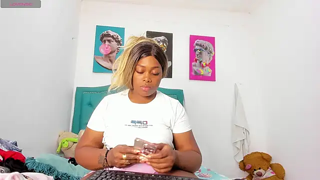 Snapshot of Lilybaudinx96 chatting on February 12, 2:11 am Lilybaudinx96 online show from February 12, 2:11 am