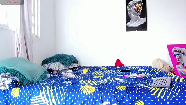 Lilybaudinx96 online show from November 29, 5:24 pm