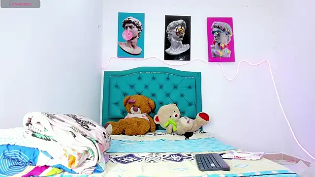 Snapshot of Lilybaudinx96 chatting on February 25, 5:40 am Lilybaudinx96 online show from February 25, 5:40 am