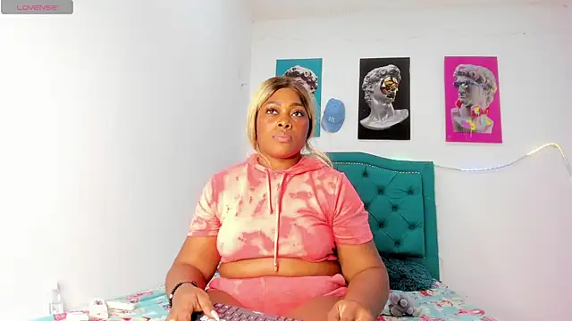 Snapshot of Lilybaudinx96 chatting on February 17, 3:48 am Lilybaudinx96 online show from February 17, 3:48 am