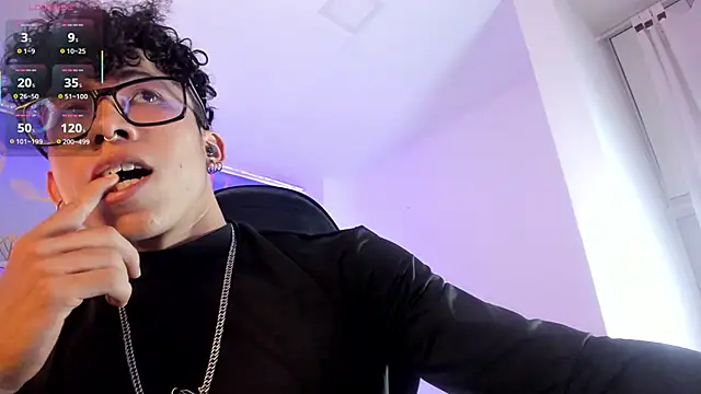 AkazaBoy  online show from September 17, 9:06 pm