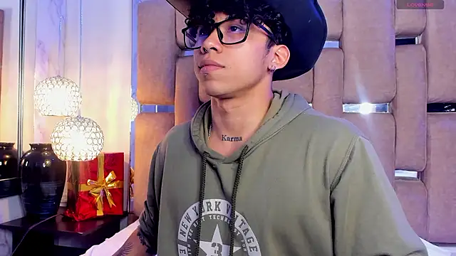 AkazaBoy  online show from February 25, 4:56 am