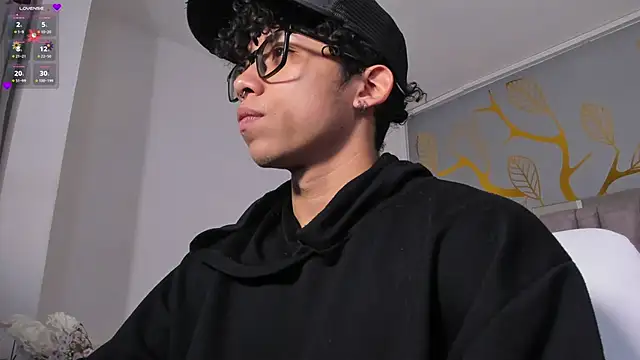 AkazaBoy  online show from May 9, 4:49 am